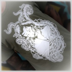 T-shirt Collaboratif Imprimé "PIEUVSHA" - Homme